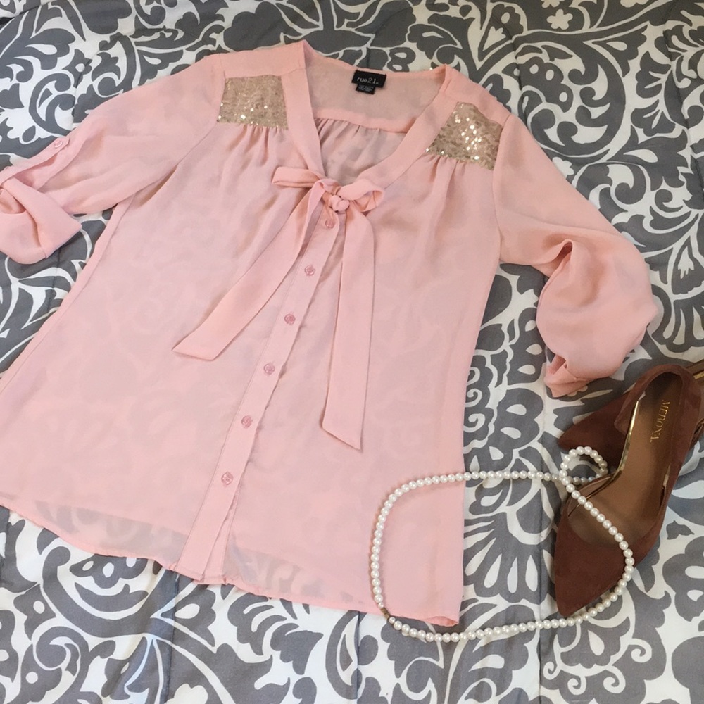 Light pink glittery top💗